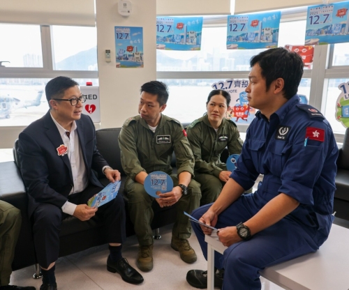 鄧炳強(qiáng)近日走訪飛行服務(wù)隊分部、醫(yī)療輔助隊總部、分區(qū)警署及消防局。