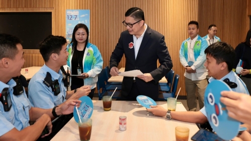 保安局局長鄧炳于過去兩日走訪多個紀(jì)律部隊單位。