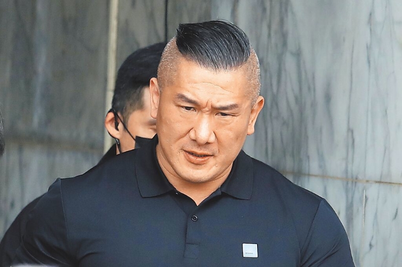 “館長”遭3名元老級員工毀滅式爆料。