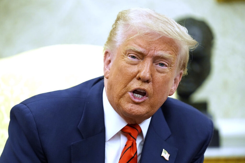 路透引述消息人士說法報導(dǎo)，美國總統(tǒng)特朗普可能暫緩對半導(dǎo)體開征關(guān)稅。