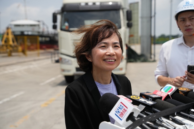 香港機(jī)場管理局商務(wù)執(zhí)行總監(jiān)陳正思認(rèn)為，香港憑藉獨特優(yōu)勢，長期擔(dān)當(dāng)內(nèi)地與世界的“雙門戶”。