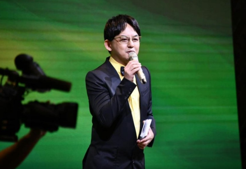 黃子佼被曝10年前性騷擾未成年少女，強吻及以藝術為由哄騙對方拍裸照。