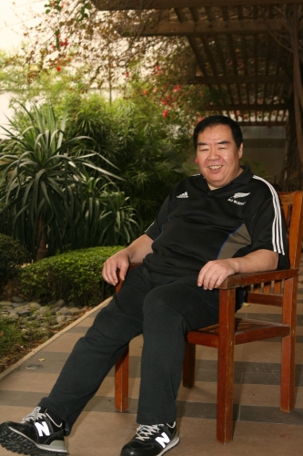 鄭則仕已年屆74歲。