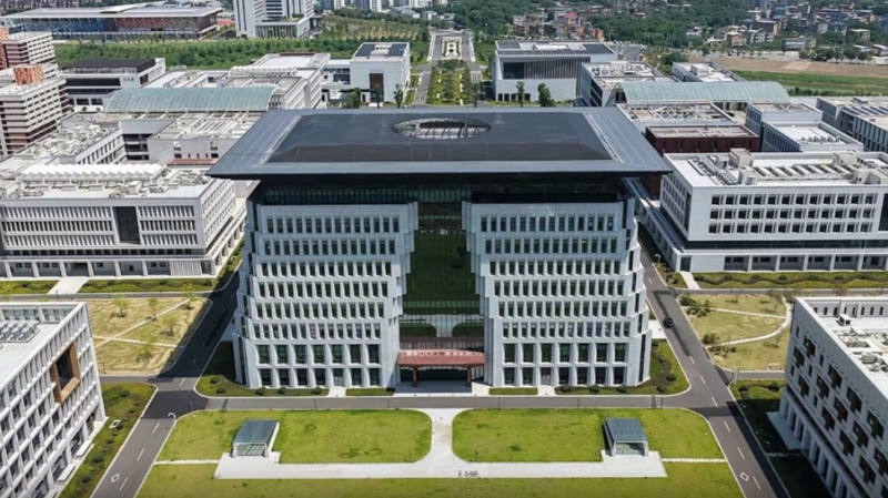 “玻璃大王”曹德旺出資創(chuàng)辦的福建福耀科技大學(xué)今年開始招收本科生。