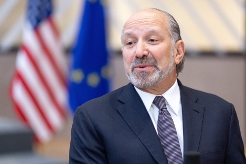 美國商務(wù)部長盧特尼克據(jù)傳曾要求瑞士將近千億美元投資交由美方支配。