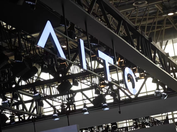 網(wǎng)友建議早點(diǎn)脫離華為！賽力斯總裁康波回應(yīng)：沒有華為就沒有今天的問界