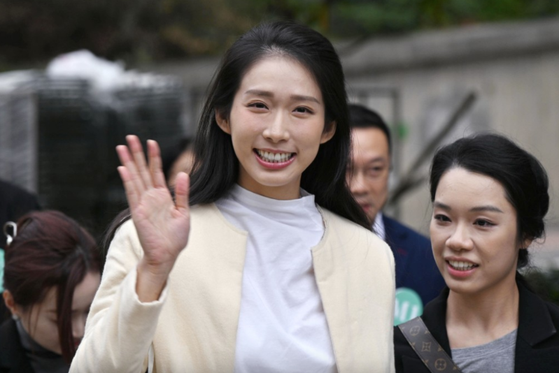 江旻憓早年就讀英基沙田學(xué)院，于國(guó)際文憑大學(xué)預(yù)科課程（IB）考試中取得優(yōu)異成績(jī)，其后負(fù)笈海外。（