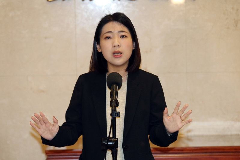 徐巧芯被黑“論文抄襲” 徐巧芯被黑“論文抄襲”