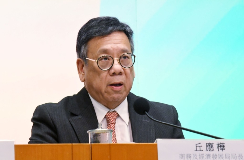 商務(wù)及經(jīng)濟(jì)發(fā)展局局長丘應(yīng)樺亦對(duì)蘇錦樑逝世表示深切哀悼