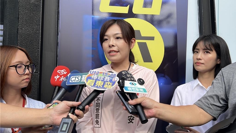 新竹市長(zhǎng)高虹安涉嫌在“立委”任內(nèi)詐領(lǐng)助理費(fèi)，“高等法院”16日逆轉(zhuǎn)改判《刑法》使公務(wù)員登載不實(shí)偽造文書(shū)判刑6月，可易科罰金，可上訴。